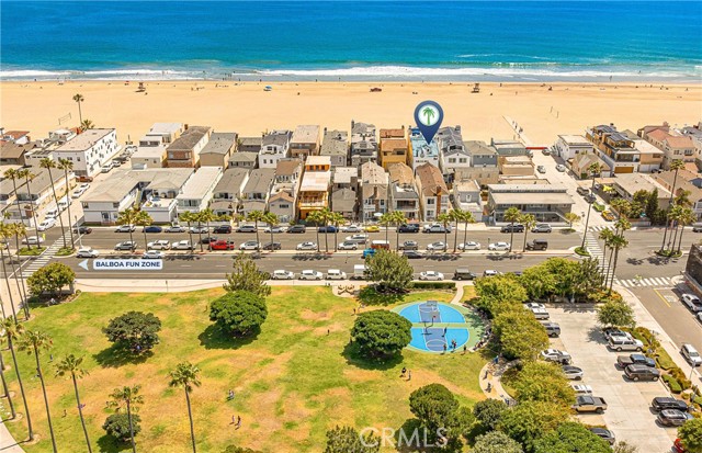 Detail Gallery Image 2 of 28 For 1720 W Oceanfront #B,  Newport Beach,  CA 92663 - 2 Beds | 2/1 Baths