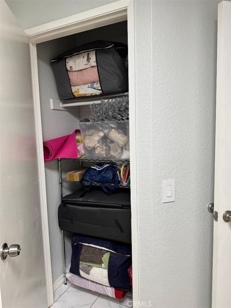 https://media.crmls.org/medias/9625e247-08f6-4dba-bfcb-628a84f45534.jpg?preset=X-Large