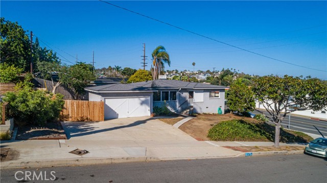 1308 Irena Avenue, Redondo Beach, California 90277, 3 Bedrooms Bedrooms, ,1 BathroomBathrooms,Residential,Sold,Irena,SB22205382