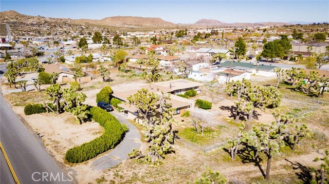 Detail Gallery Image 1 of 31 For 7411 Joshua Ln, Yucca Valley,  CA 92284 - 6 Beds | 2 Baths