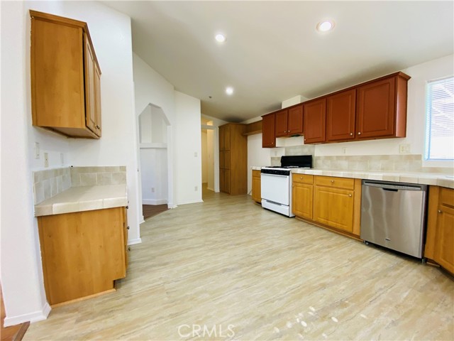56476 Desert Gold Drive, Yucca Valley CA: https://media.crmls.org/medias/9628459a-bb20-47c6-87d7-4d6f6beb9765.jpg