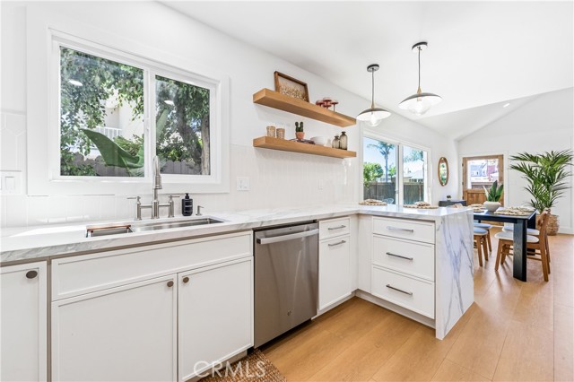 5309 E Appian Way, Long Beach CA: https://media.crmls.org/medias/96288280-bc9f-44c3-b52d-9a8a507f64b9.jpg