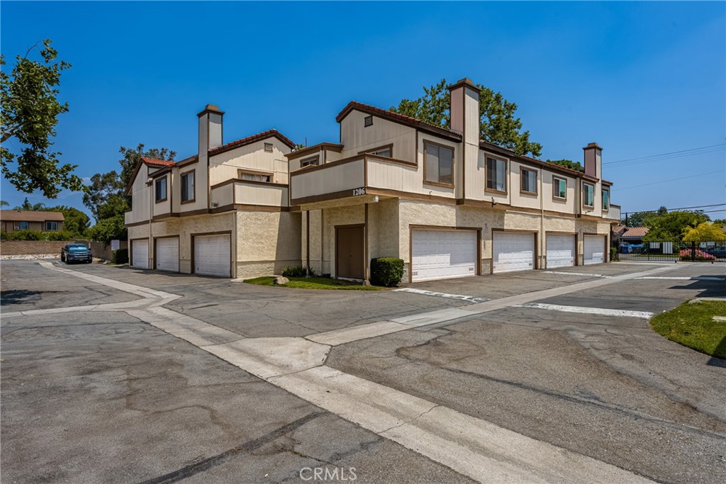 1206 S Cypress Avenue #F