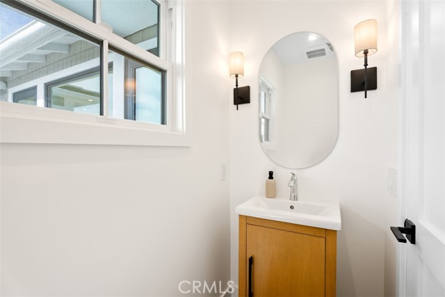 Detail Gallery Image 19 of 48 For 307 Emerald Bay, Laguna Beach,  CA 92651 - 5 Beds | 4/1 Baths