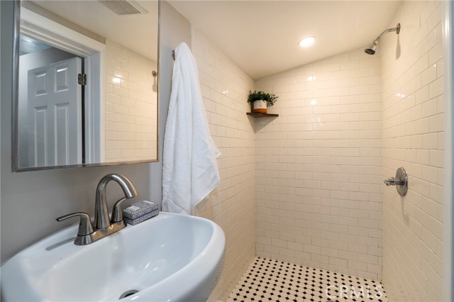 Detail Gallery Image 39 of 41 For 2523 S Victoria Ave, Los Angeles,  CA 90016 - 4 Beds | 2 Baths