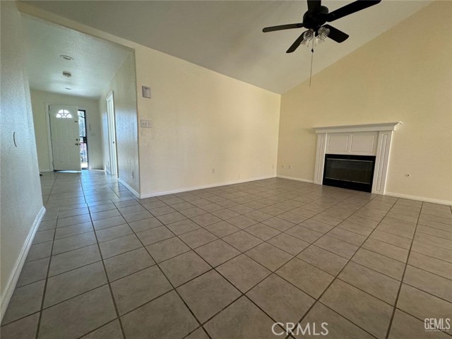 Detail Gallery Image 3 of 22 For 5312 Oswell Park Dr, Bakersfield,  CA 93307 - 3 Beds | 2 Baths