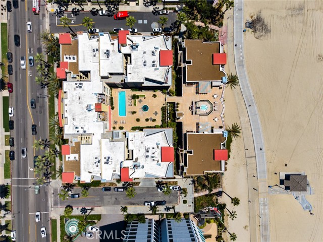 1400 E Ocean Boulevard, Long Beach CA: https://media.crmls.org/medias/962bd0bb-53d6-413e-bce3-cb9e65625142.jpg
