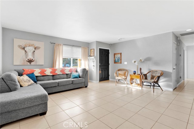 Detail Gallery Image 3 of 52 For 12655 Pocono, Apple Valley,  CA 92308 - 3 Beds | 2 Baths