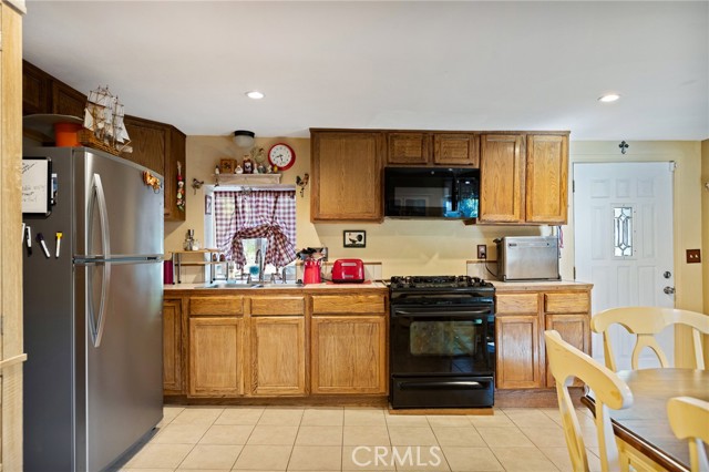 22864 Alder Lane, Crestline CA: https://media.crmls.org/medias/962de091-44ec-4636-a57b-27cab65bb40b.jpg