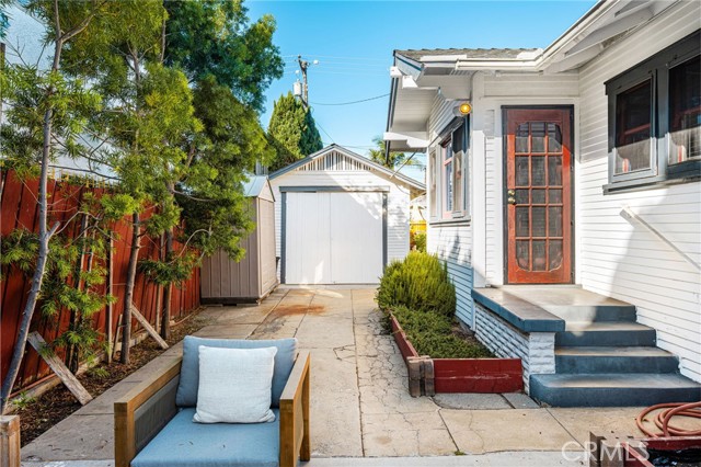 373 Gladys Avenue photo 27