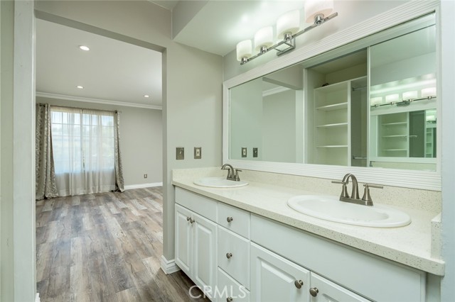 Detail Gallery Image 8 of 42 For 5500 Owensmouth Ave #324,  Woodland Hills,  CA 91367 - 2 Beds | 2 Baths