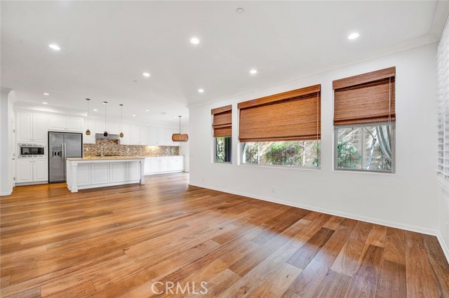 34 Somerton, Irvine CA: https://media.crmls.org/medias/96301744-954a-420f-aa1a-8d56373ad3f0.jpg
