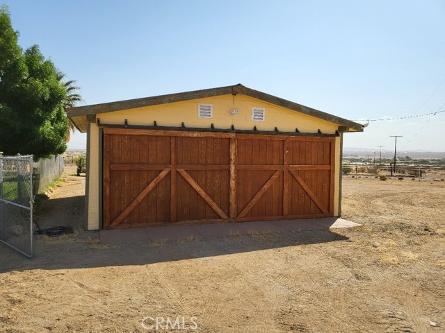 Detail Gallery Image 16 of 72 For 32500 Hinkley Rd, Barstow,  CA 92311 - 3 Beds | 2 Baths