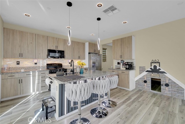 Detail Gallery Image 12 of 54 For 882 Kirkwood Ct, Olivehurst,  CA 95961 - 6 Beds | 3/1 Baths