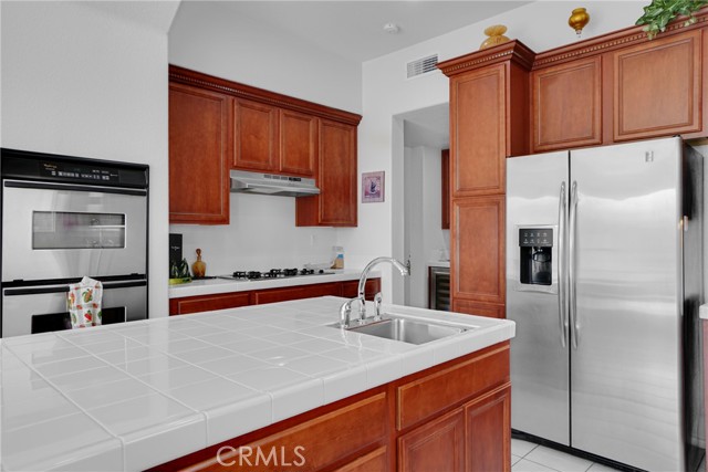 Detail Gallery Image 13 of 46 For 24306 via La Casa, Valencia,  CA 91354 - 4 Beds | 3 Baths