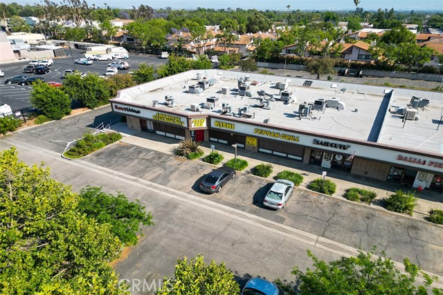 320 W Foothill Blvd, Upland CA: https://media.crmls.org/medias/9632c2ff-ccea-4e1a-a4df-89f1e190d480.jpg
