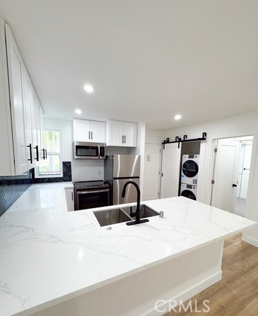 17000 Burbank Boulevard, Encino CA: https://media.crmls.org/medias/9632c965-a4df-4545-bff1-9675f46a5c42.jpg