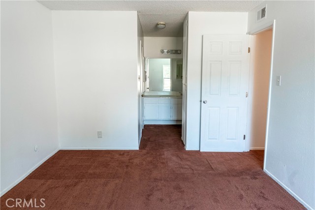 5700 Etiwanda Avenue, Tarzana CA: https://media.crmls.org/medias/96339b8f-4bb3-41c0-b652-c7ff46b7ebe5.jpg