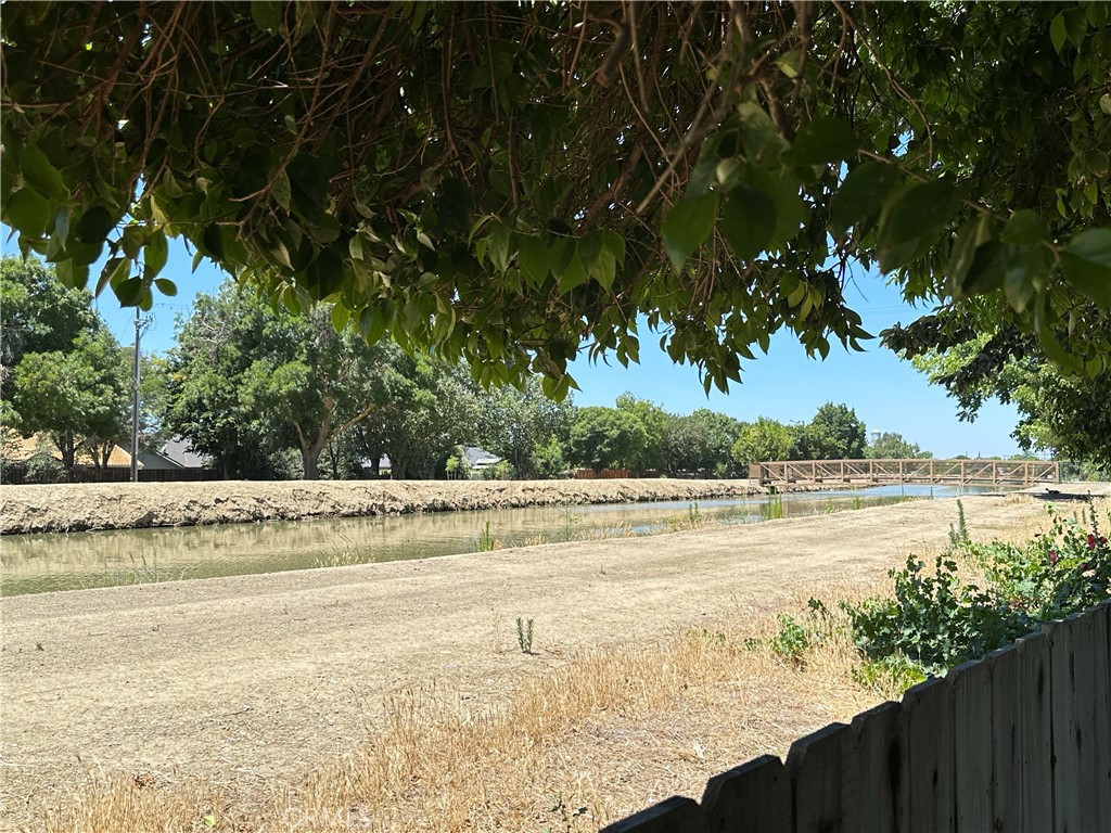 https://media.crmls.org/medias/9634e4b5-8390-4943-899a-2d6b7e6d2458.jpg?preset=X-Large