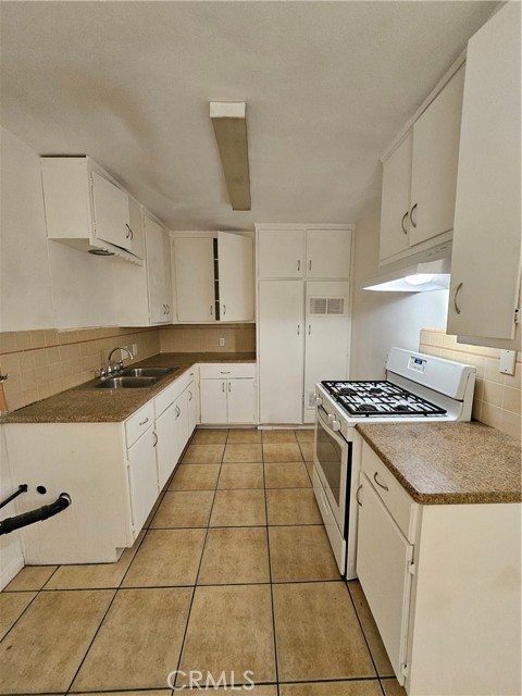 188 E 11th Street, San Bernardino CA: https://media.crmls.org/medias/9634feb0-5bd3-426f-859c-ed5f56c74466.jpg