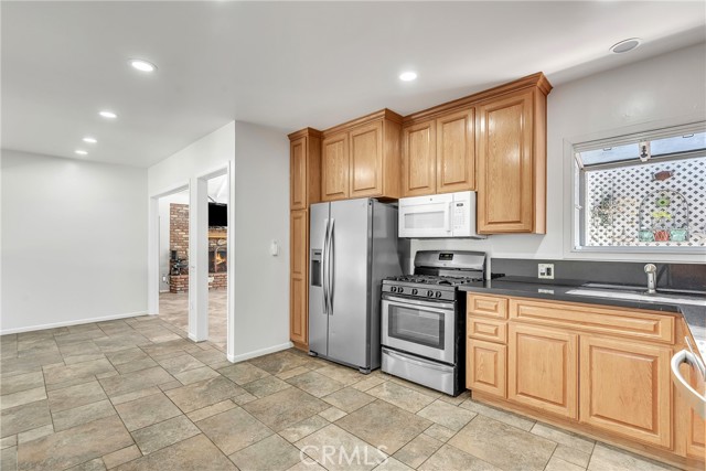 18414 East Benbow Street, Covina CA: https://media.crmls.org/medias/96353377-395b-4aac-848b-cd39c05afcd6.jpg