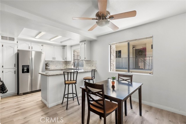 Detail Gallery Image 7 of 37 For 11274 Morrison St #2,  North Hollywood,  CA 91601 - 2 Beds | 2/1 Baths