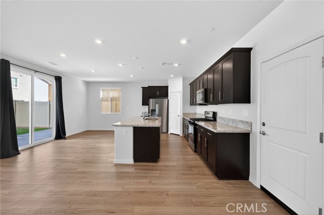 Detail Gallery Image 10 of 64 For 694 Dahlia, San Jacinto,  CA 92583 - 4 Beds | 2/1 Baths