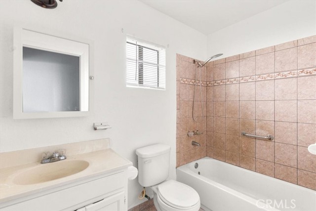 Detail Gallery Image 11 of 17 For 2272 E 105th St, Los Angeles,  CA 90002 - 3 Beds | 2 Baths