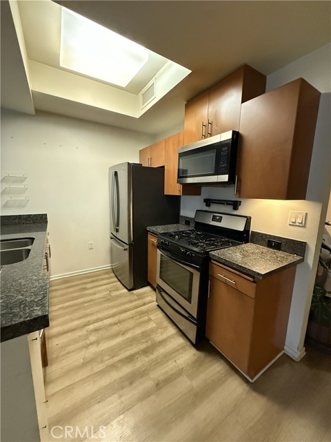 Detail Gallery Image 10 of 25 For 2864 Sunset #205,  Los Angeles,  CA 90005 - 2 Beds | 2/1 Baths