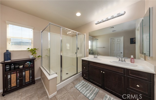 216 Colonial Drive, Calimesa CA: https://media.crmls.org/medias/96378b22-3078-4f7f-8183-8dcb52a680b6.jpg