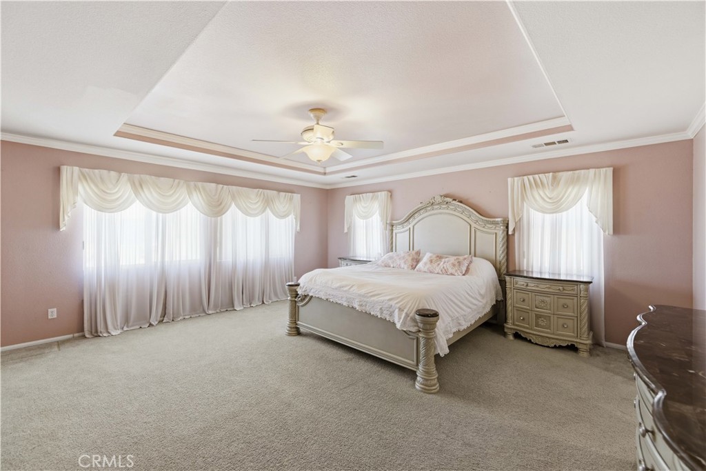 https://media.crmls.org/medias/96379435-5466-4ae9-a3b9-57326ff72d17.jpg?preset=X-Large