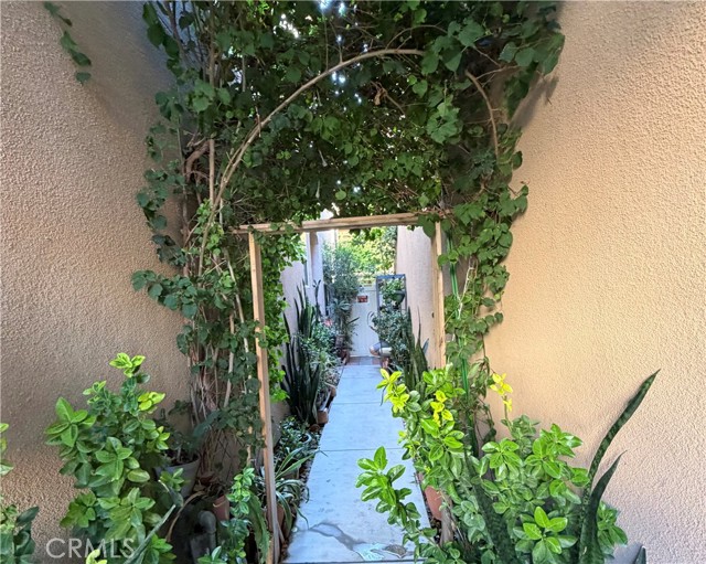 10349 Diamond Way, Los Angeles, CA 91331 photo 4