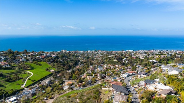 1480 Bluebird Canyon Drive, Laguna Beach CA: https://media.crmls.org/medias/9637a22e-2dcb-47f8-ae65-4226026bcbcb.jpg