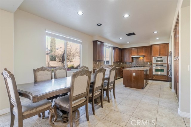 Detail Gallery Image 8 of 41 For 6059 Brentwood Ave, Lancaster,  CA 93536 - 7 Beds | 4 Baths