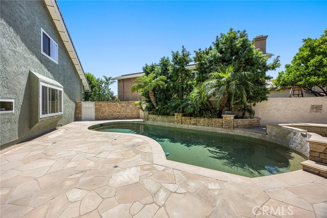 45 Colonial, Irvine CA: https://media.crmls.org/medias/9637fa67-e08f-4dc4-a52f-2d69c0b12c05.jpg