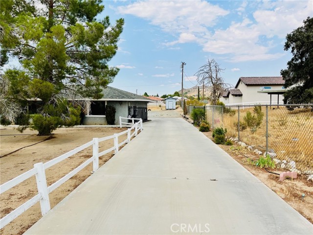 Detail Gallery Image 6 of 25 For 18828 Corwin Rd, Apple Valley,  CA 92307 - 4 Beds | 3/1 Baths