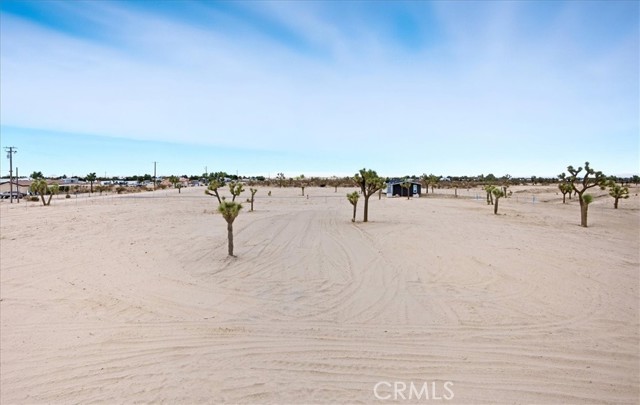 Detail Gallery Image 8 of 34 For 5430 Luna Rd, Phelan,  CA 92371 - 4 Beds | 3 Baths