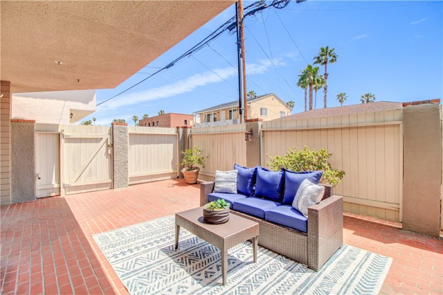 512 Esplanade, Redondo Beach, California 90277, 2 Bedrooms Bedrooms, ,1 BathroomBathrooms,Residential,Sold,Esplanade,SB22094646