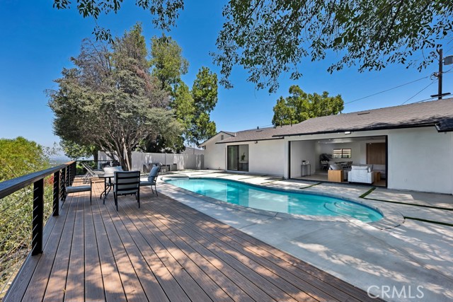 17072 Oak View Drive, Encino CA: https://media.crmls.org/medias/96397950-c2af-4ea2-ac32-ac97fef0da3c.jpg