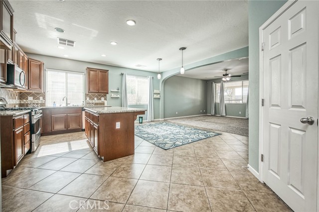 Detail Gallery Image 10 of 31 For 2427 S Laguna Ct, Visalia,  CA 93292 - 4 Beds | 2 Baths