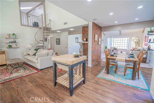 Detail Gallery Image 8 of 59 For 23514 via Decano, Valencia,  CA 91355 - 4 Beds | 2 Baths