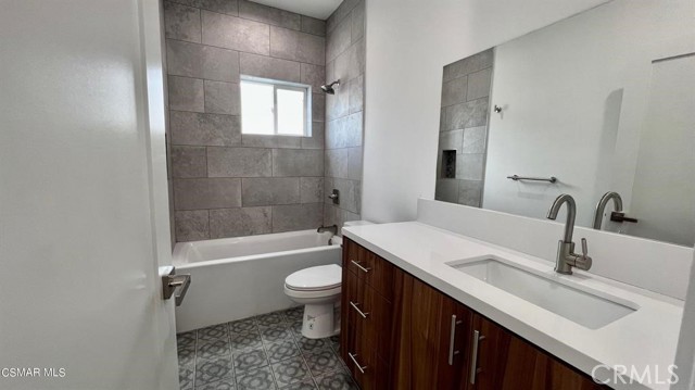 Detail Gallery Image 14 of 32 For 5635 Klump Ave #1/2,  North Hollywood,  CA 91601 - 3 Beds | 3/1 Baths