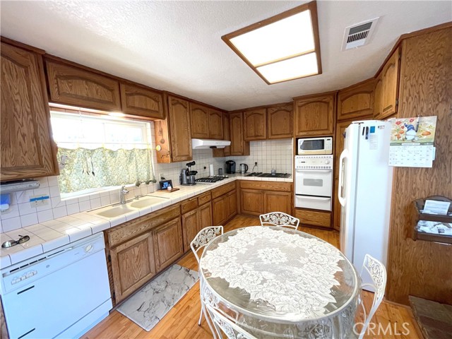 4488 Hillside Avenue, Norco CA: https://media.crmls.org/medias/963a499f-6902-40c1-959f-e5dbf0c94b40.jpg