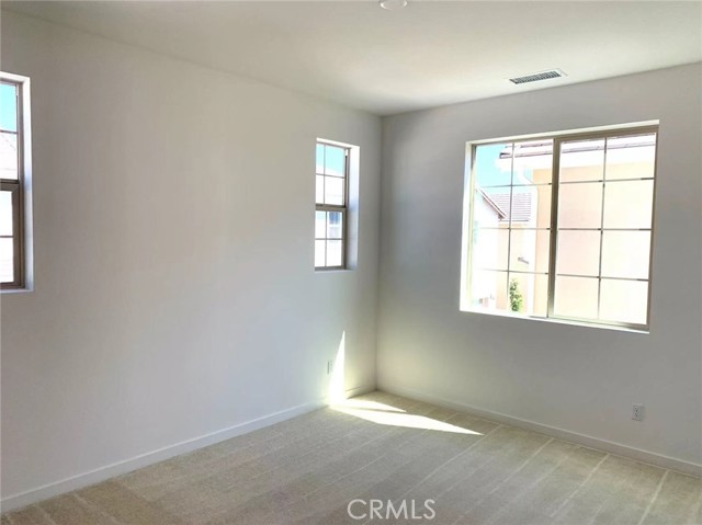 6938 Stonecrop Lane, Fontana CA: https://media.crmls.org/medias/963b801f-af18-4ace-bc3c-98640d99270f.jpg