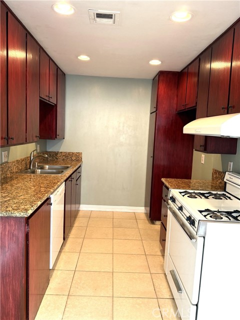 Detail Gallery Image 7 of 15 For 1315 via Santiago a,  Corona,  CA 92882 - 2 Beds | 1 Baths