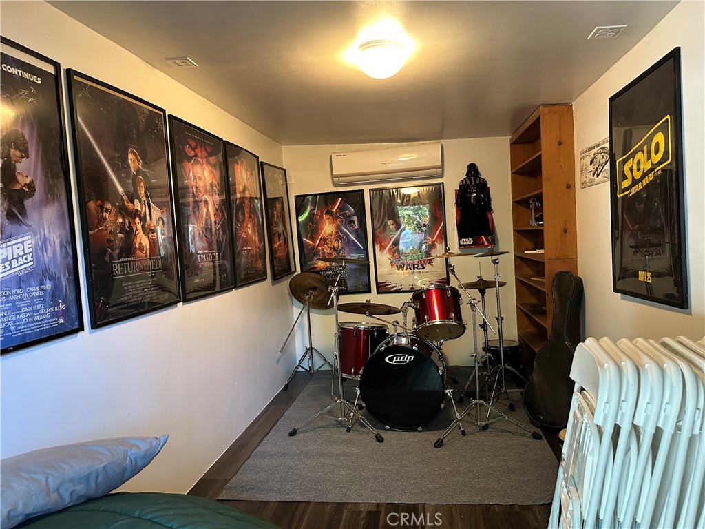 https://media.crmls.org/medias/963c6924-be67-4d66-b128-136f95c5d9df.jpg?preset=X-Large
