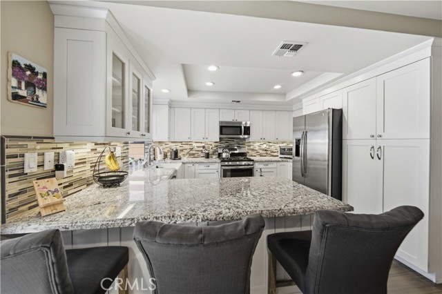 Detail Gallery Image 9 of 39 For 5930 Tampa #204,  Tarzana,  CA 91356 - 3 Beds | 3/1 Baths