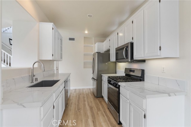 Detail Gallery Image 8 of 22 For 15 Paseo Vespertino, Rancho Santa Margarita,  CA 92688 - 3 Beds | 3 Baths