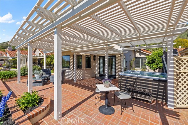 29122 Laurel Valley Drive, Vista CA: https://media.crmls.org/medias/963e8f86-b8a1-487c-9bdf-9f96bb574f1d.jpg
