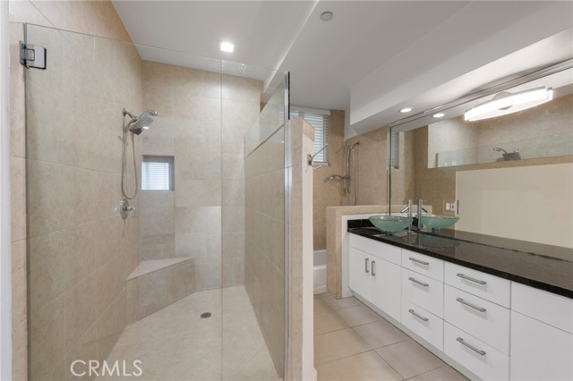 5220 Medina Road, Woodland Hills CA: https://media.crmls.org/medias/964134ae-c6d7-44c3-afbf-335b3ea0dd18.jpg